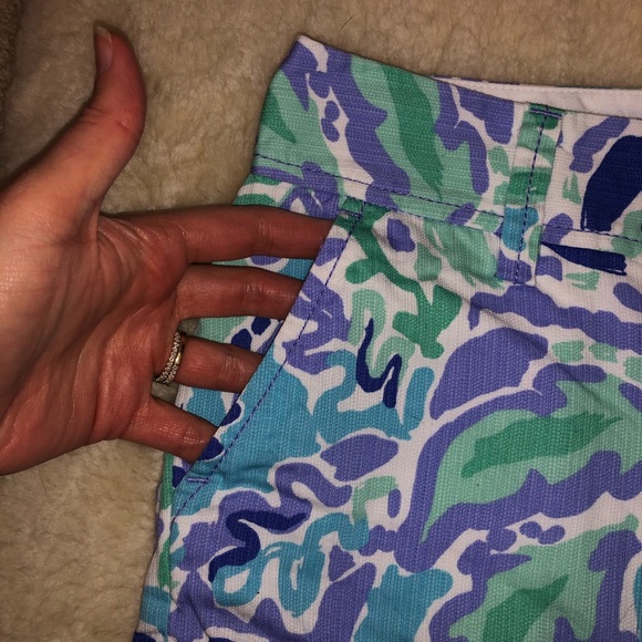Lilly Pulitzer Walsh Short - Picture 2 of 5